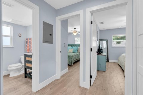 Condo in Saint Pete Beach, Florida, 2 bedrooms  № 2378043 - photo 12