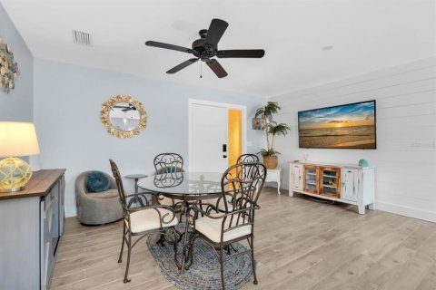 Condo in Saint Pete Beach, Florida, 2 bedrooms  № 2378043 - photo 5