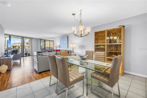 Condo in Saint Pete Beach, Florida, 2 bedrooms  № 2396285 - photo 11