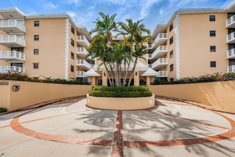 Condo in Saint Pete Beach, Florida, 2 bedrooms  № 2396285 - photo 2
