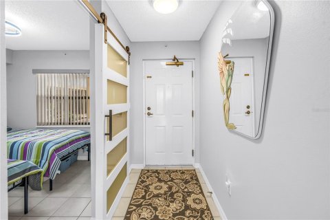 Condo in Saint Pete Beach, Florida, 2 bedrooms  № 2396285 - photo 27
