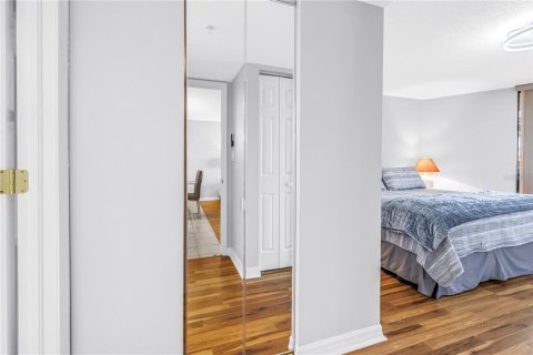 Condo in Saint Pete Beach, Florida, 2 bedrooms  № 2396285 - photo 20