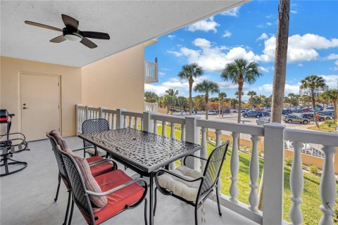 Condo in Saint Pete Beach, Florida, 2 bedrooms  № 2396285 - photo 15