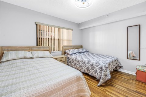 Condo in Saint Pete Beach, Florida, 2 bedrooms  № 2396285 - photo 25