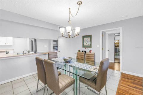 Condo in Saint Pete Beach, Florida, 2 bedrooms  № 2396285 - photo 10
