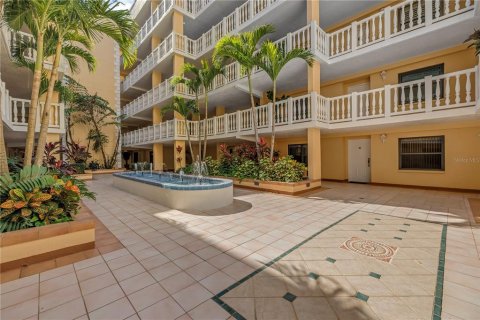 Condo in Saint Pete Beach, Florida, 2 bedrooms  № 2396285 - photo 3