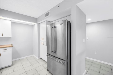 Condo in Saint Pete Beach, Florida, 2 bedrooms  № 2396285 - photo 7