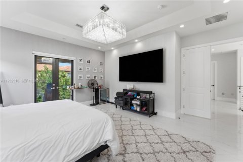 Villa ou maison à vendre à Miami, Floride: 5 chambres, 299.42 m2 № 1990884 - photo 17