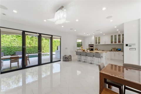 Villa ou maison à vendre à Miami, Floride: 5 chambres, 299.42 m2 № 1990884 - photo 9