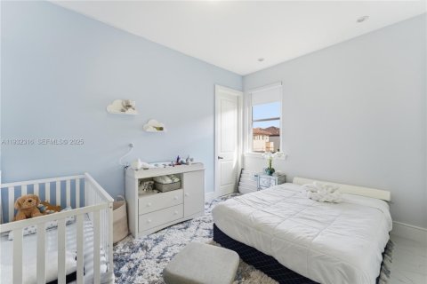 Villa ou maison à vendre à Miami, Floride: 5 chambres, 299.42 m2 № 1990884 - photo 23