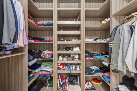 Villa ou maison à vendre à Miami, Floride: 5 chambres, 299.42 m2 № 1990884 - photo 19