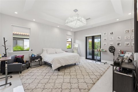 Villa ou maison à vendre à Miami, Floride: 5 chambres, 299.42 m2 № 1990884 - photo 15
