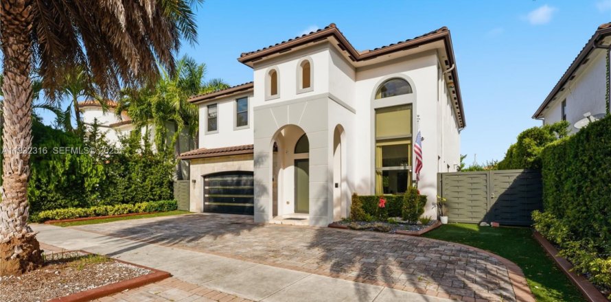 Villa ou maison à Miami, Floride 5 chambres, 299.42 m2 № 1990884