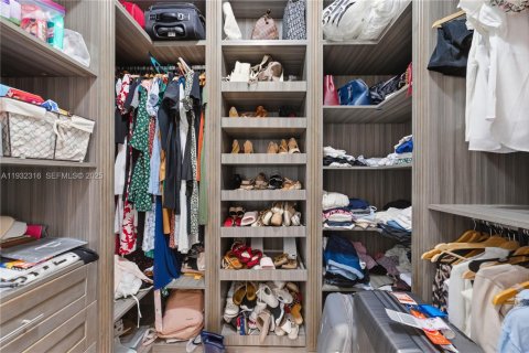 Villa ou maison à vendre à Miami, Floride: 5 chambres, 299.42 m2 № 1990884 - photo 18