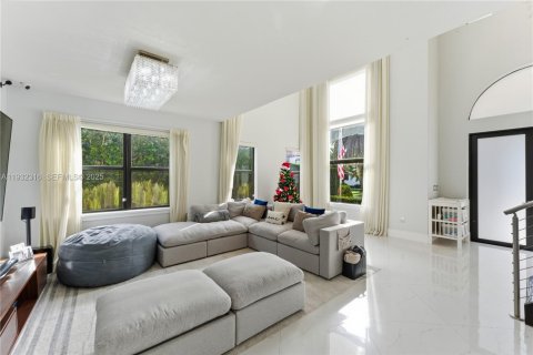 Villa ou maison à vendre à Miami, Floride: 5 chambres, 299.42 m2 № 1990884 - photo 7
