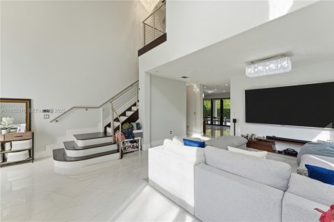 Villa ou maison à vendre à Miami, Floride: 5 chambres, 299.42 m2 № 1990884 - photo 4