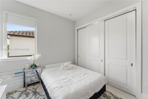 Villa ou maison à vendre à Miami, Floride: 5 chambres, 299.42 m2 № 1990884 - photo 24