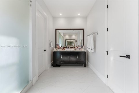 Villa ou maison à vendre à Miami, Floride: 5 chambres, 299.42 m2 № 1990884 - photo 21