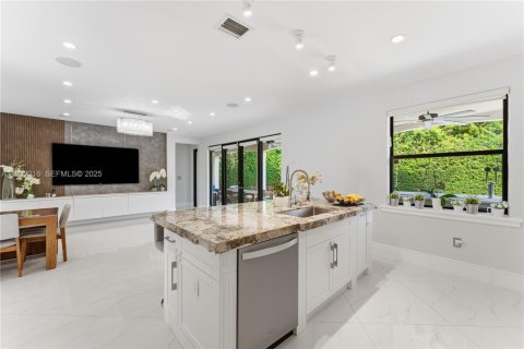 Villa ou maison à vendre à Miami, Floride: 5 chambres, 299.42 m2 № 1990884 - photo 11