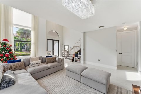Villa ou maison à vendre à Miami, Floride: 5 chambres, 299.42 m2 № 1990884 - photo 6