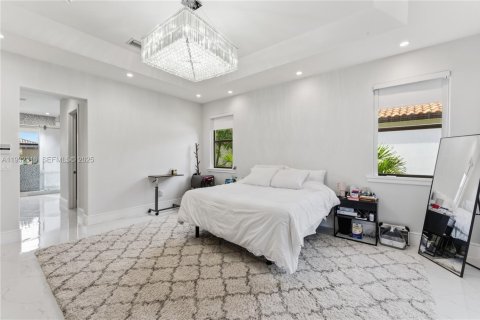Villa ou maison à vendre à Miami, Floride: 5 chambres, 299.42 m2 № 1990884 - photo 16