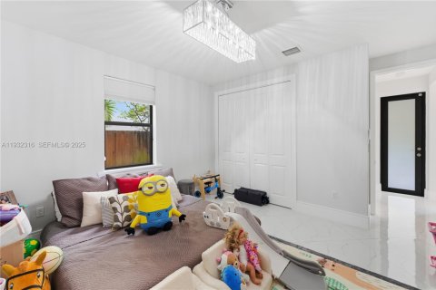 Villa ou maison à vendre à Miami, Floride: 5 chambres, 299.42 m2 № 1990884 - photo 13