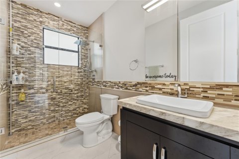 Villa ou maison à vendre à Miami, Floride: 5 chambres, 299.42 m2 № 1990884 - photo 14