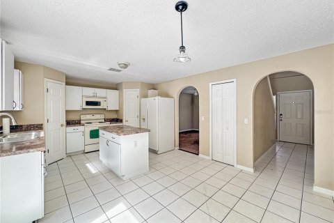 Villa ou maison à louer à Sanford, Floride: 4 chambres, 199 m2 № 2116065 - photo 6