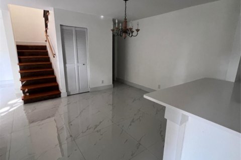 Townhouse in Wellington, Florida 2 bedrooms, 146.51 sq.m. № 957107 - photo 1