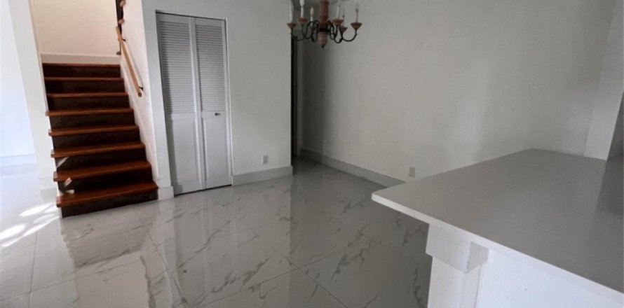Townhouse in Wellington, Florida 2 bedrooms, 146.51 sq.m. № 957107