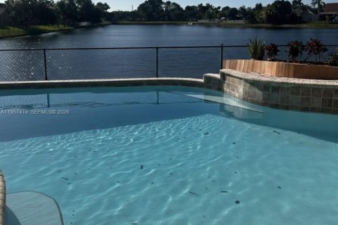 House in Pembroke Pines, Florida 4 bedrooms, 263.75 sq.m. № 2017892 - photo 18