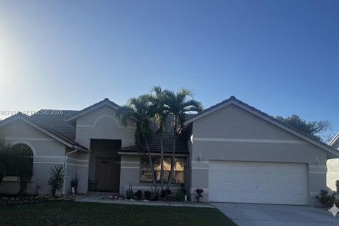 House in Pembroke Pines, Florida 4 bedrooms, 263.75 sq.m. № 2017892