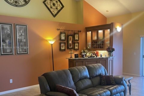 House in Pembroke Pines, Florida 4 bedrooms, 263.75 sq.m. № 2017892 - photo 11