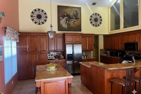 House in Pembroke Pines, Florida 4 bedrooms, 263.75 sq.m. № 2017892 - photo 3