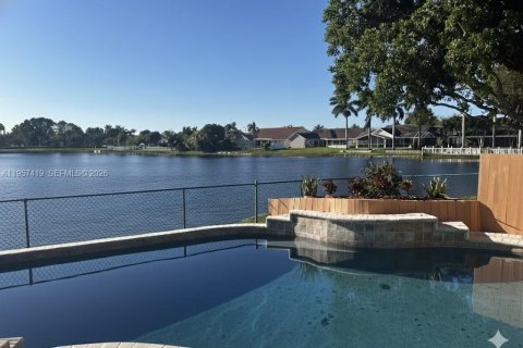 House in Pembroke Pines, Florida 4 bedrooms, 263.75 sq.m. № 2017892 - photo 17