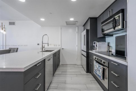 Copropriété à vendre à Miami, Floride: 2 chambres, 122.82 m2 № 1957570 - photo 12