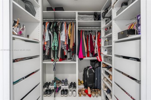 Copropriété à vendre à Miami, Floride: 2 chambres, 122.82 m2 № 1957570 - photo 17