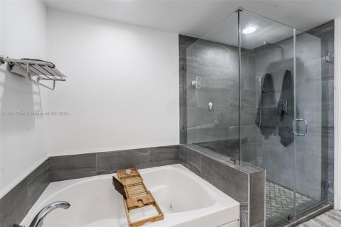 Copropriété à vendre à Miami, Floride: 2 chambres, 122.82 m2 № 1957570 - photo 19