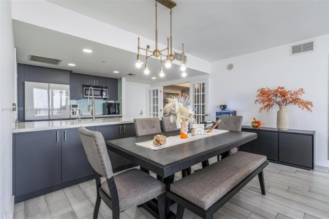 Copropriété à vendre à Miami, Floride: 2 chambres, 122.82 m2 № 1957570 - photo 13