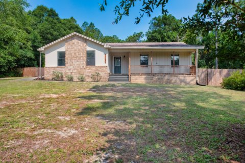 House in Crestview, Florida 3 bedrooms, 127 sq.m. № 560496 - photo 1