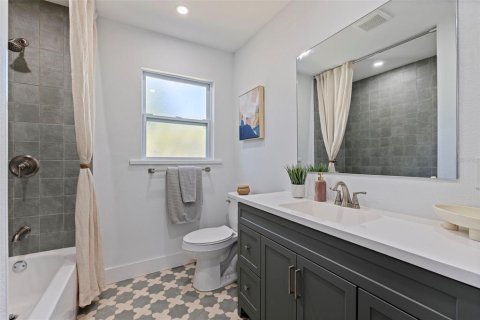 House in Saint Petersburg, Florida 3 bedrooms, 109.25 sq.m. № 2418732 - photo 20