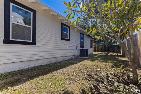 House in Saint Petersburg, Florida 3 bedrooms, 109.25 sq.m. № 2418732 - photo 28