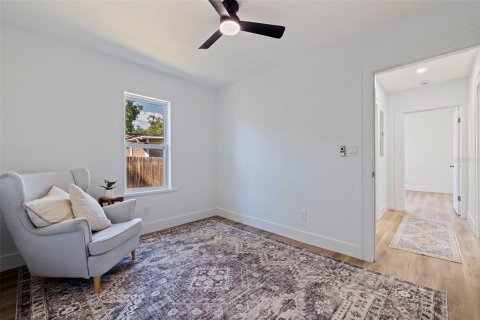 House in Saint Petersburg, Florida 3 bedrooms, 109.25 sq.m. № 2418732 - photo 22