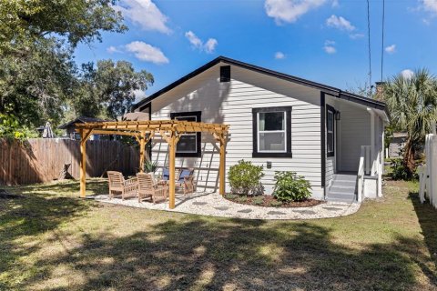 House in Saint Petersburg, Florida 3 bedrooms, 109.25 sq.m. № 2418732 - photo 23