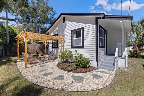 House in Saint Petersburg, Florida 3 bedrooms, 109.25 sq.m. № 2418732 - photo 24