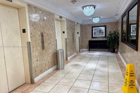 Condo in Sunny Isles Beach, Florida  № 2067700 - photo 14