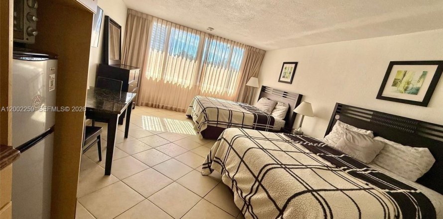 Studio in the Condo in Sunny Isles Beach, Florida  № 2067700