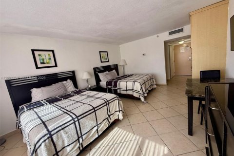 Condo in Sunny Isles Beach, Florida  № 2067700 - photo 10