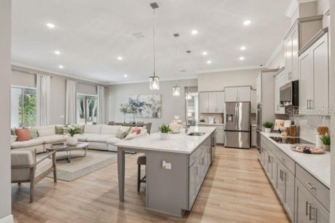 House in Plant City, Florida 4 bedrooms, 290.78 sq.m. № 2225060 - photo 7