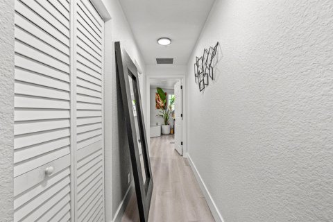 Townhouse in Lauderhill, Florida 3 bedrooms, 190.45 sq.m. № 2411349 - photo 9